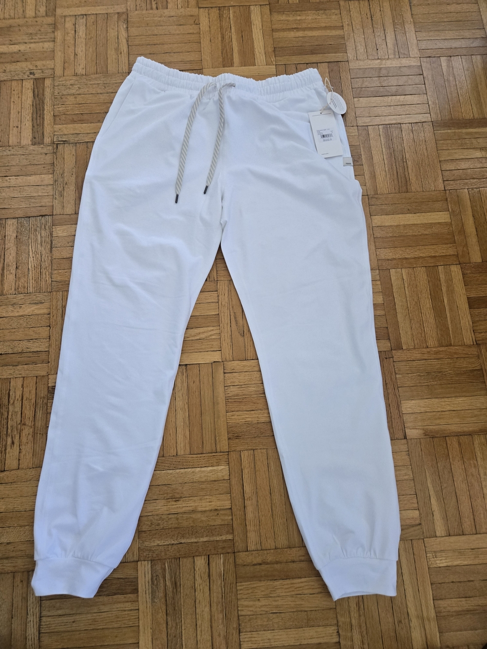 Brand New With Tags Vuori White Performance Jogger Sweatpants with Drawstring